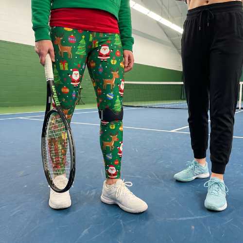 Claire M. au tennis avec la Precision Strap